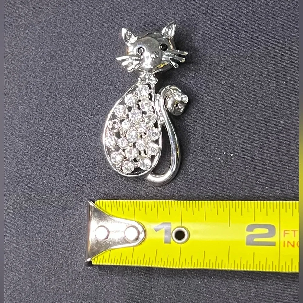Vintage Silver Tone Cat Kitty Brooch / Pin w/ Sparkly Rhinestones